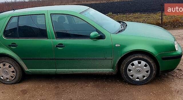 Зеленый Фольксваген Гольф, объемом двигателя 1.4 л и пробегом 216 тыс. км за 3700 $, фото 1 на Automoto.ua