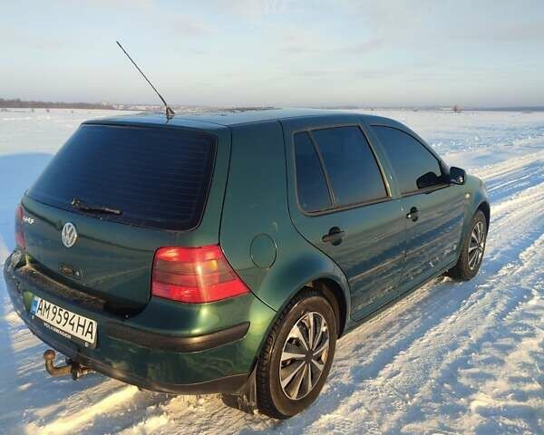 Зеленый Фольксваген Гольф, объемом двигателя 1.4 л и пробегом 220 тыс. км за 3699 $, фото 1 на Automoto.ua