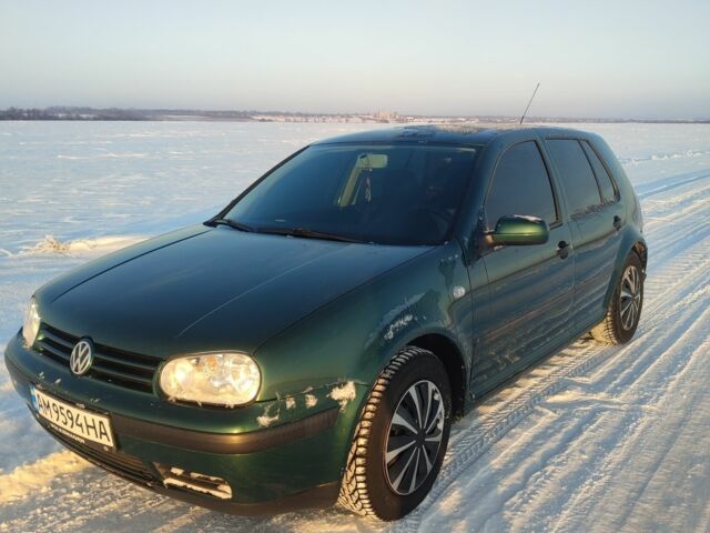 Зеленый Фольксваген Гольф, объемом двигателя 1.4 л и пробегом 220 тыс. км за 3699 $, фото 1 на Automoto.ua