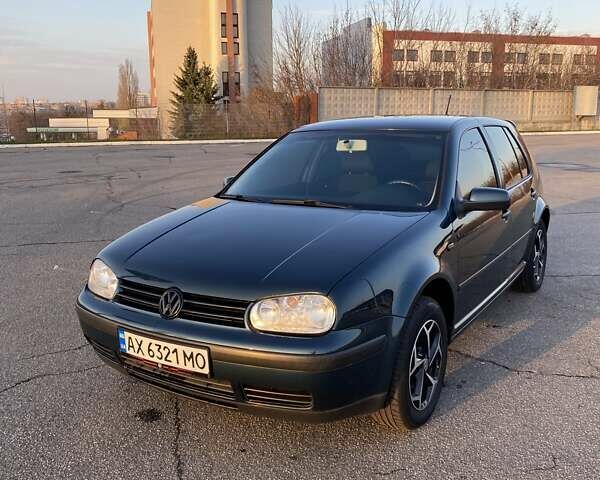 Зеленый Фольксваген Гольф, объемом двигателя 1.6 л и пробегом 250 тыс. км за 4200 $, фото 1 на Automoto.ua