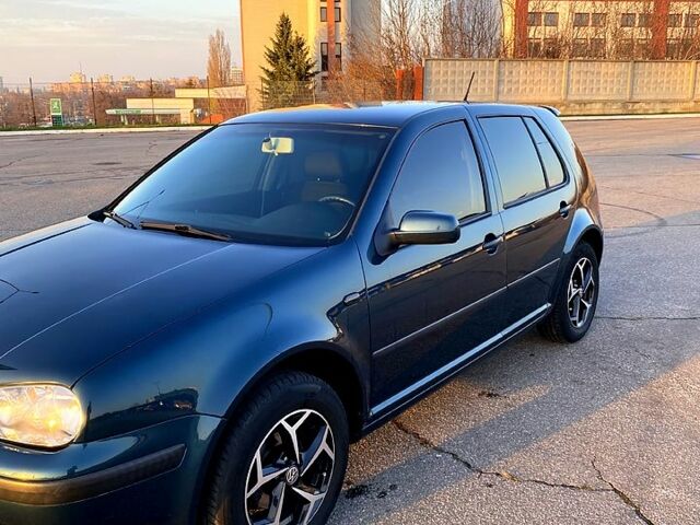 Зеленый Фольксваген Гольф, объемом двигателя 1.6 л и пробегом 250 тыс. км за 4200 $, фото 1 на Automoto.ua