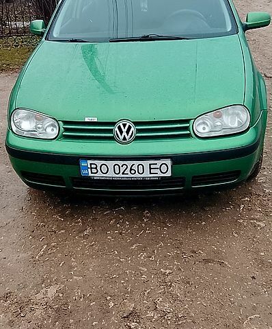 Зеленый Фольксваген Гольф, объемом двигателя 1.4 л и пробегом 216 тыс. км за 3700 $, фото 1 на Automoto.ua