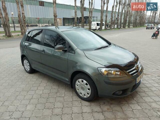 Зеленый Фольксваген Гольф, объемом двигателя 1.6 л и пробегом 214 тыс. км за 7700 $, фото 1 на Automoto.ua