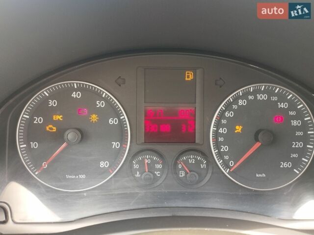 Зеленый Фольксваген Гольф, объемом двигателя 1.6 л и пробегом 330 тыс. км за 4600 $, фото 1 на Automoto.ua