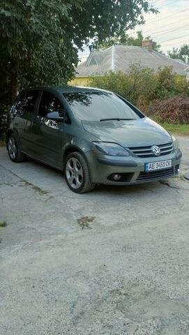 Зеленый Фольксваген Гольф, объемом двигателя 1.9 л и пробегом 337 тыс. км за 5400 $, фото 1 на Automoto.ua