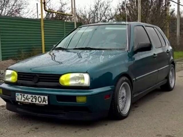 Зеленый Фольксваген Гольф, объемом двигателя 1.8 л и пробегом 200 тыс. км за 2300 $, фото 1 на Automoto.ua