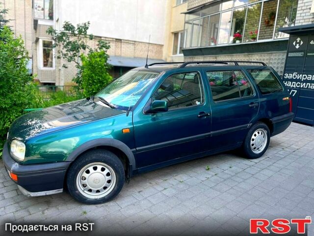 Зеленый Фольксваген Гольф, объемом двигателя 1.9 л и пробегом 135 тыс. км за 3000 $, фото 1 на Automoto.ua