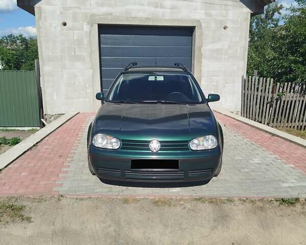 Зелений Фольксваген Гольф, об'ємом двигуна 1.39 л та пробігом 255 тис. км за 4500 $, фото 1 на Automoto.ua