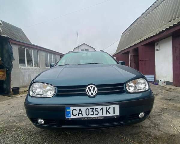 Зеленый Фольксваген Гольф, объемом двигателя 1.39 л и пробегом 250 тыс. км за 4350 $, фото 1 на Automoto.ua