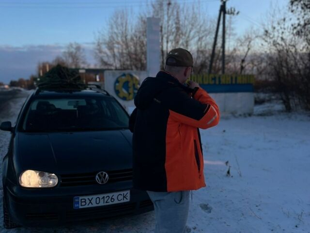 Зеленый Фольксваген Гольф, объемом двигателя 2 л и пробегом 430 тыс. км за 3700 $, фото 1 на Automoto.ua