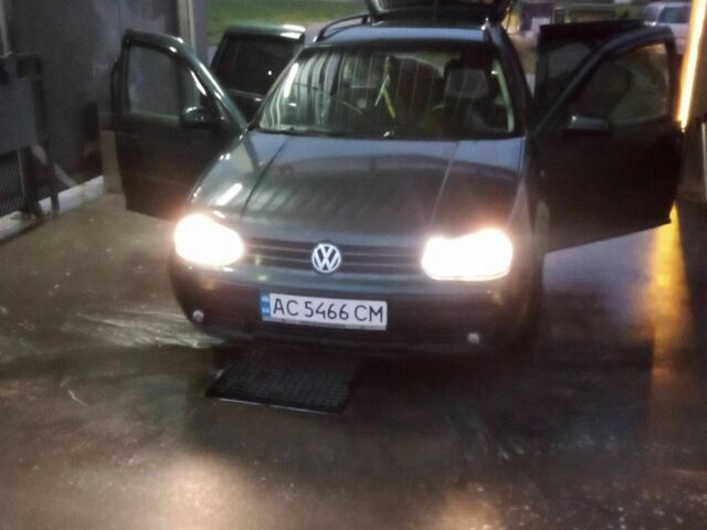 Зеленый Фольксваген Гольф, объемом двигателя 1.4 л и пробегом 387 тыс. км за 3000 $, фото 1 на Automoto.ua