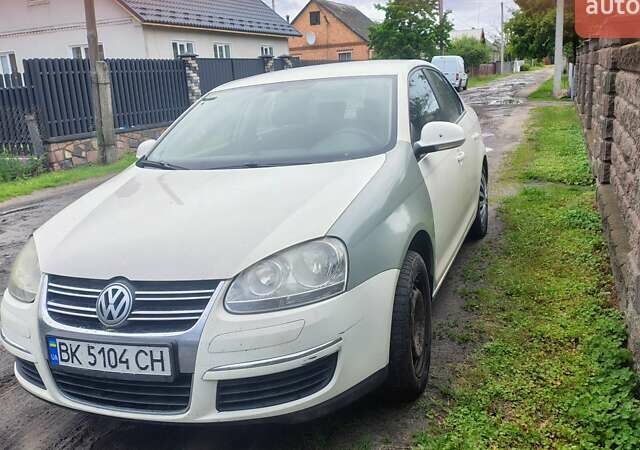 Белый Фольксваген Джетта, объемом двигателя 1.9 л и пробегом 327 тыс. км за 4200 $, фото 1 на Automoto.ua