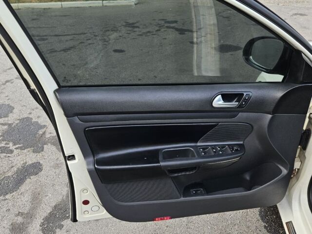 Білий Фольксваген Джетта, об'ємом двигуна 1.6 л та пробігом 0 тис. км за 5100 $, фото 1 на Automoto.ua