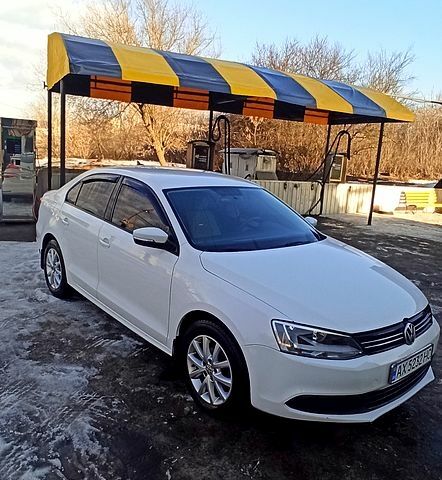 Білий Фольксваген Джетта, об'ємом двигуна 2.5 л та пробігом 211 тис. км за 9800 $, фото 1 на Automoto.ua