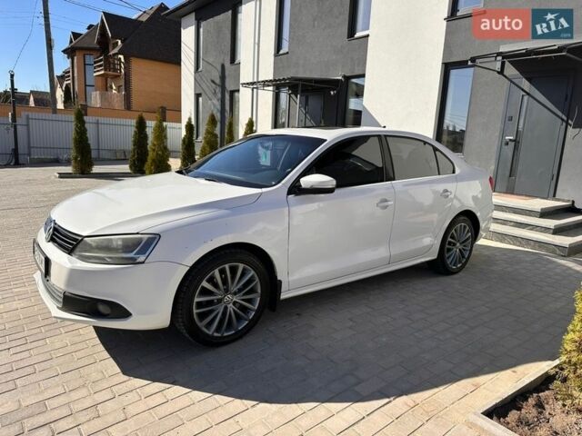 Белый Фольксваген Джетта, объемом двигателя 2.48 л и пробегом 213 тыс. км за 8000 $, фото 1 на Automoto.ua