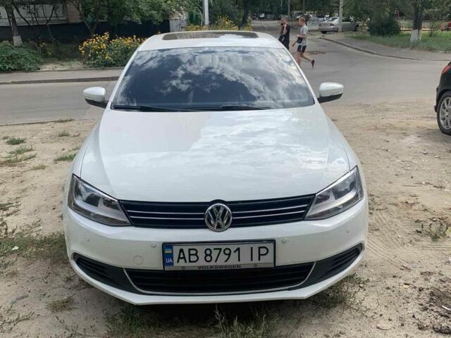 Белый Фольксваген Джетта, объемом двигателя 2.5 л и пробегом 183 тыс. км за 10000 $, фото 1 на Automoto.ua