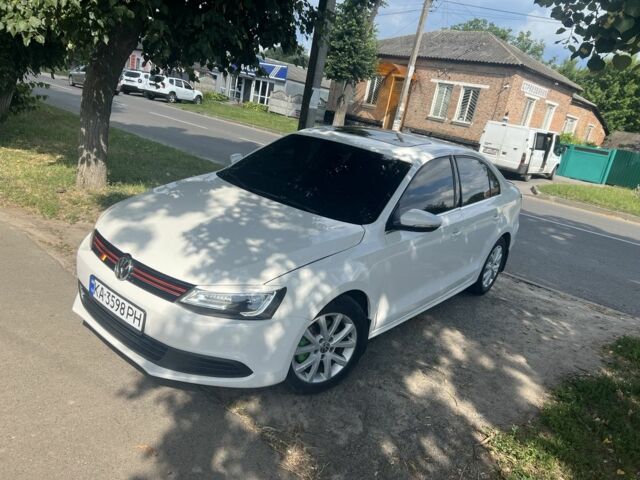 Белый Фольксваген Джетта, объемом двигателя 2.5 л и пробегом 215 тыс. км за 8014 $, фото 1 на Automoto.ua
