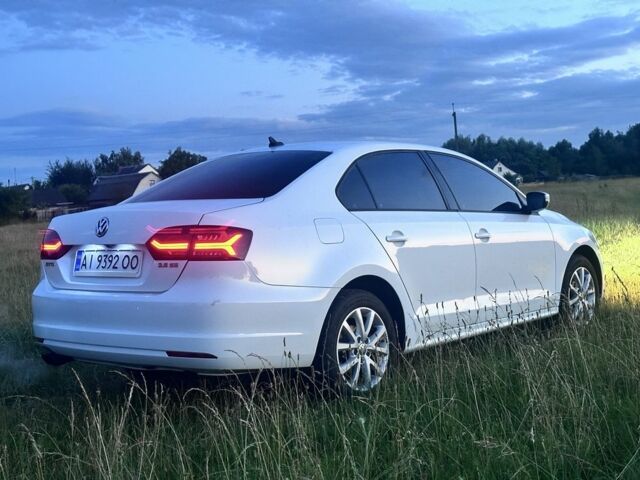 Белый Фольксваген Джетта, объемом двигателя 2.5 л и пробегом 205 тыс. км за 10500 $, фото 1 на Automoto.ua