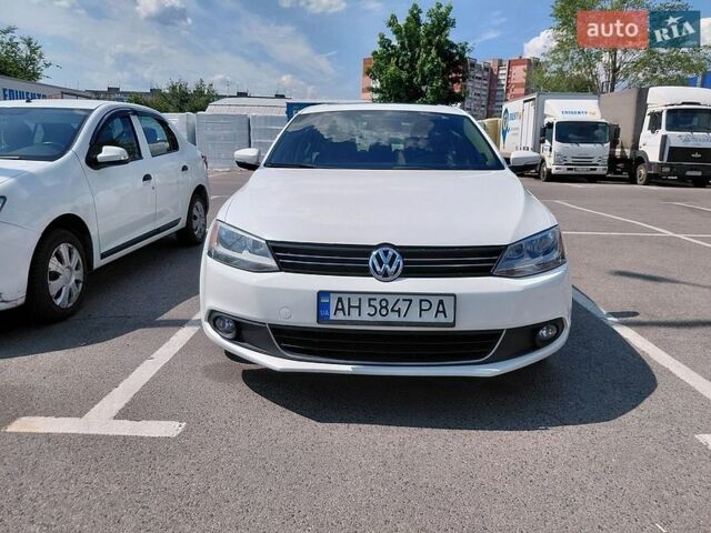 Белый Фольксваген Джетта, объемом двигателя 2.48 л и пробегом 186 тыс. км за 8300 $, фото 1 на Automoto.ua