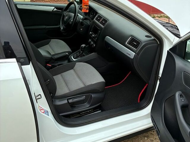 Белый Фольксваген Джетта, объемом двигателя 1.4 л и пробегом 165 тыс. км за 10500 $, фото 1 на Automoto.ua