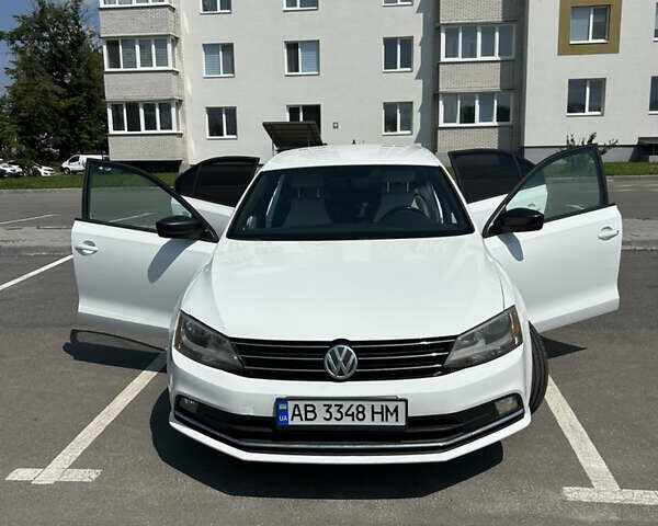Белый Фольксваген Джетта, объемом двигателя 1.8 л и пробегом 128 тыс. км за 10999 $, фото 1 на Automoto.ua