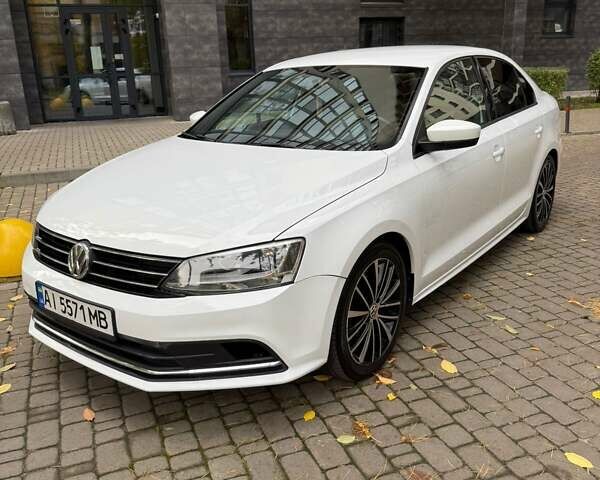 Фольксваген Джетта 2015 в Броварах на Automoto.ua Белый Фольксваген Джетта, объемом двигателя 1.8 л и пробегом 157 тыс. км за 14800 $, фото 1 на Automoto.ua