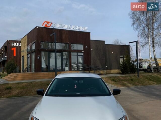 Белый Фольксваген Джетта, объемом двигателя 2 л и пробегом 92 тыс. км за 13600 $, фото 1 на Automoto.ua