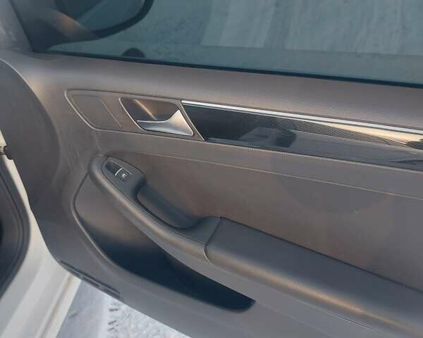 Белый Фольксваген Джетта, объемом двигателя 1.6 л и пробегом 178 тыс. км за 11000 $, фото 1 на Automoto.ua