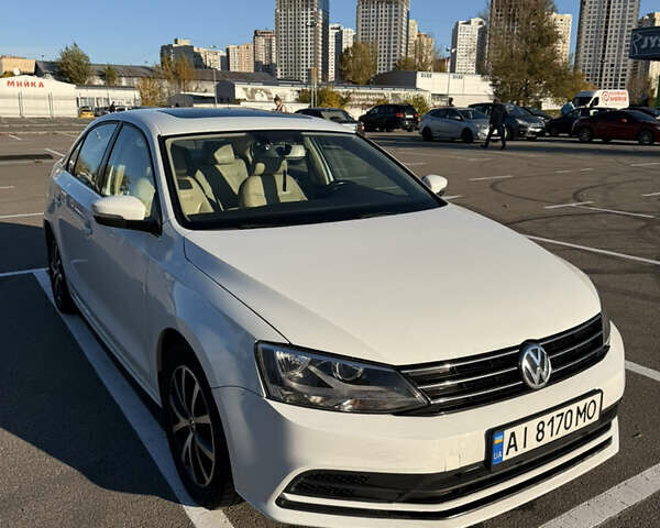 Фольксваген Джетта 2016 в Киеве на Automoto.ua Белый Фольксваген Джетта, объемом двигателя 1.39 л и пробегом 74 тыс. км за 12000 $, фото 1 на Automoto.ua