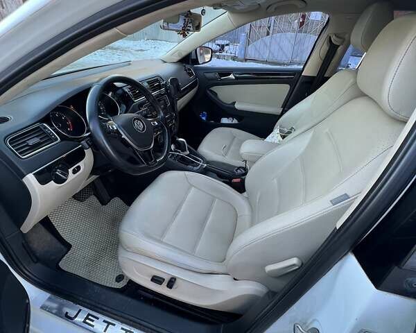 Білий Фольксваген Джетта, об'ємом двигуна 1.8 л та пробігом 153 тис. км за 10300 $, фото 1 на Automoto.ua