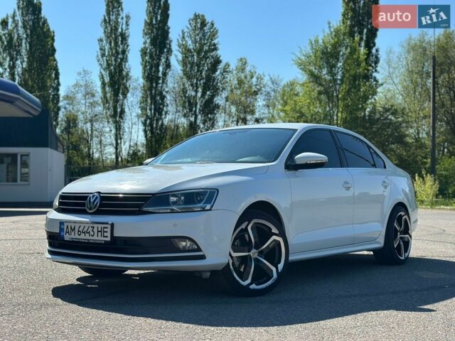 Білий Фольксваген Джетта, об'ємом двигуна 1.6 л та пробігом 208 тис. км за 10750 $, фото 1 на Automoto.ua