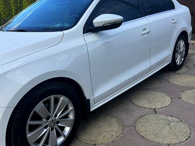 Белый Фольксваген Джетта, объемом двигателя 1.6 л и пробегом 95 тыс. км за 15000 $, фото 1 на Automoto.ua