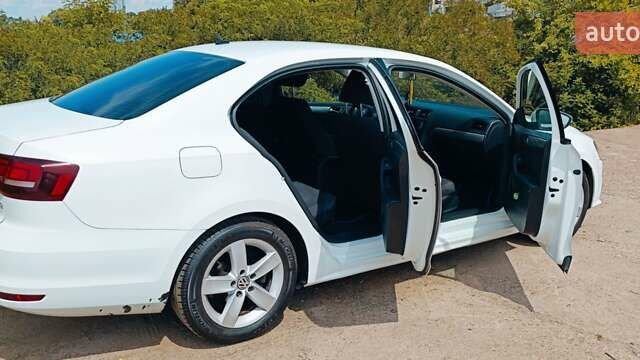 Білий Фольксваген Джетта, об'ємом двигуна 1.6 л та пробігом 301 тис. км за 9000 $, фото 1 на Automoto.ua