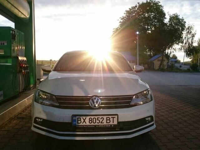 Фольксваген Джетта 2016 в Хмельницком на Automoto.ua Белый Фольксваген Джетта, объемом двигателя 1.6 л и пробегом 116 тыс. км за 13999 $, фото 1 на Automoto.ua