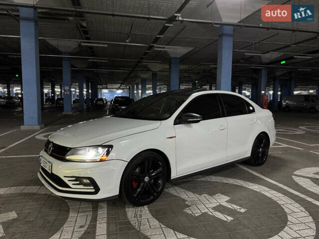 Фольксваген Джетта 2017 в Киеве на Automoto.ua Белый Фольксваген Джетта, объемом двигателя 2 л и пробегом 143 тыс. км за 14000 $, фото 1 на Automoto.ua