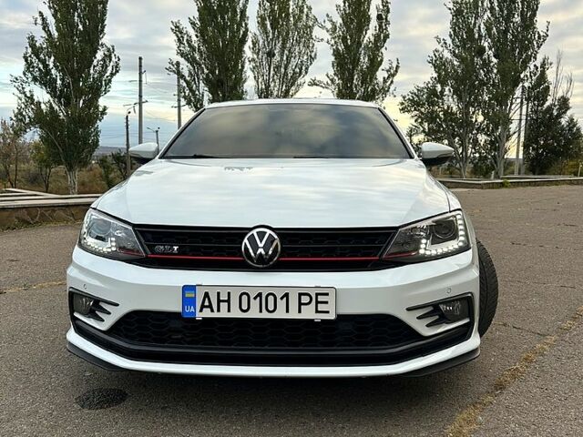 Фольксваген Джетта 2017 в Славянске на Automoto.ua Белый Фольксваген Джетта, объемом двигателя 2 л и пробегом 144 тыс. км за 13800 $, фото 1 на Automoto.ua