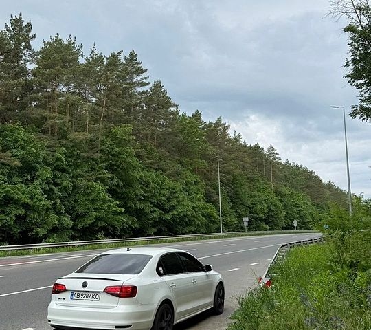 Белый Фольксваген Джетта, объемом двигателя 1.4 л и пробегом 225 тыс. км за 8500 $, фото 1 на Automoto.ua