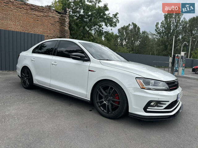 Фольксваген Джетта 2017 в Полтаве на Automoto.ua Белый Фольксваген Джетта, объемом двигателя 1.98 л и пробегом 127 тыс. км за 13500 $, фото 1 на Automoto.ua
