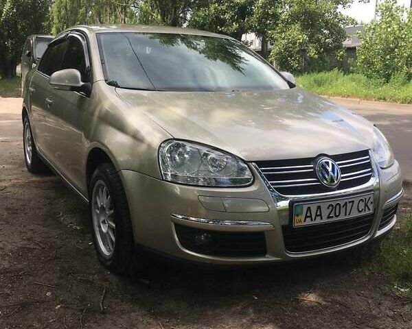 Бежевый Фольксваген Джетта, объемом двигателя 1.6 л и пробегом 70 тыс. км за 10000 $, фото 1 на Automoto.ua