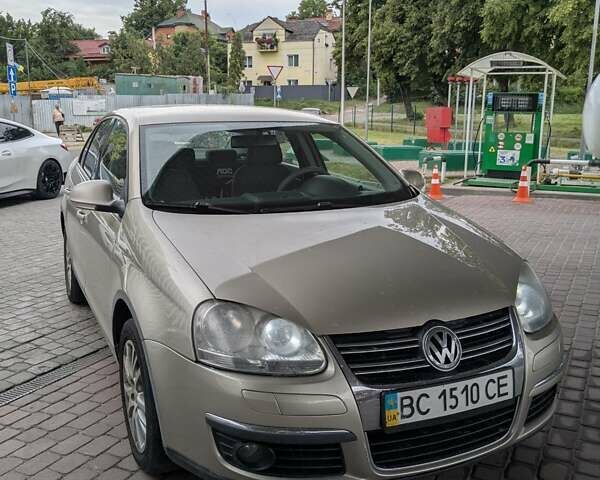 Бежевый Фольксваген Джетта, объемом двигателя 1.6 л и пробегом 170 тыс. км за 4700 $, фото 1 на Automoto.ua