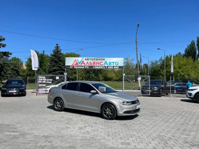 Бежевий Фольксваген Джетта, об'ємом двигуна 2.5 л та пробігом 225 тис. км за 8600 $, фото 1 на Automoto.ua