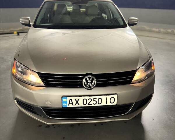 Бежевий Фольксваген Джетта, об'ємом двигуна 2.48 л та пробігом 229 тис. км за 8700 $, фото 1 на Automoto.ua