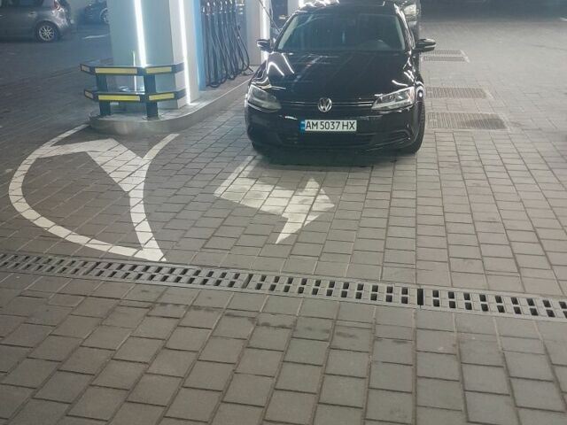 Черный Фольксваген Джетта, объемом двигателя 2.5 л и пробегом 200 тыс. км за 8050 $, фото 1 на Automoto.ua