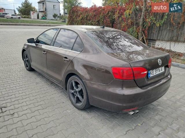 Фольксваген Джетта 2012 в Днепре (Днепропетровске) на Automoto.ua Коричневый Фольксваген Джетта, объемом двигателя 2.48 л и пробегом 240 тыс. км за 6000 $, фото 1 на Automoto.ua