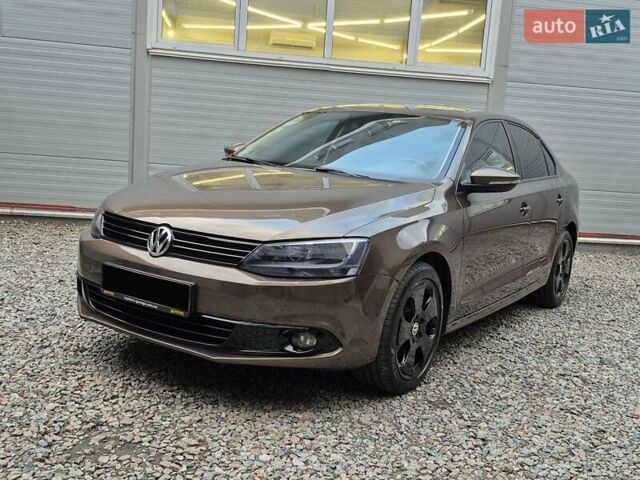 Фольксваген Джетта 2013 в Киеве на Automoto.ua Коричневый Фольксваген Джетта, объемом двигателя 1.97 л и пробегом 236 тыс. км за 10800 $, фото 1 на Automoto.ua