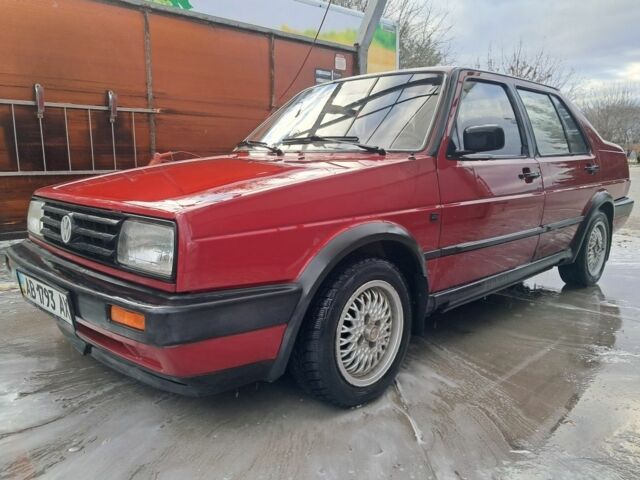 Красный Фольксваген Джетта, объемом двигателя 1 л и пробегом 200 тыс. км за 1600 $, фото 1 на Automoto.ua