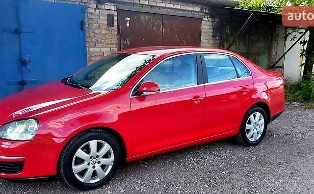 Красный Фольксваген Джетта, объемом двигателя 1.4 л и пробегом 198 тыс. км за 6000 $, фото 1 на Automoto.ua