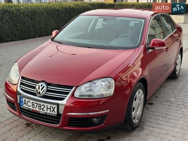 Красный Фольксваген Джетта, объемом двигателя 1.6 л и пробегом 165 тыс. км за 6500 $, фото 1 на Automoto.ua