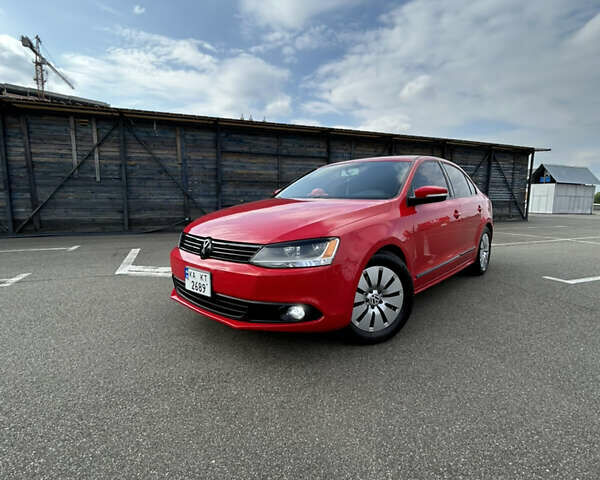 Красный Фольксваген Джетта, объемом двигателя 2.5 л и пробегом 215 тыс. км за 8900 $, фото 1 на Automoto.ua