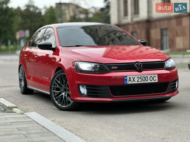 Красный Фольксваген Джетта, объемом двигателя 2 л и пробегом 179 тыс. км за 13500 $, фото 1 на Automoto.ua